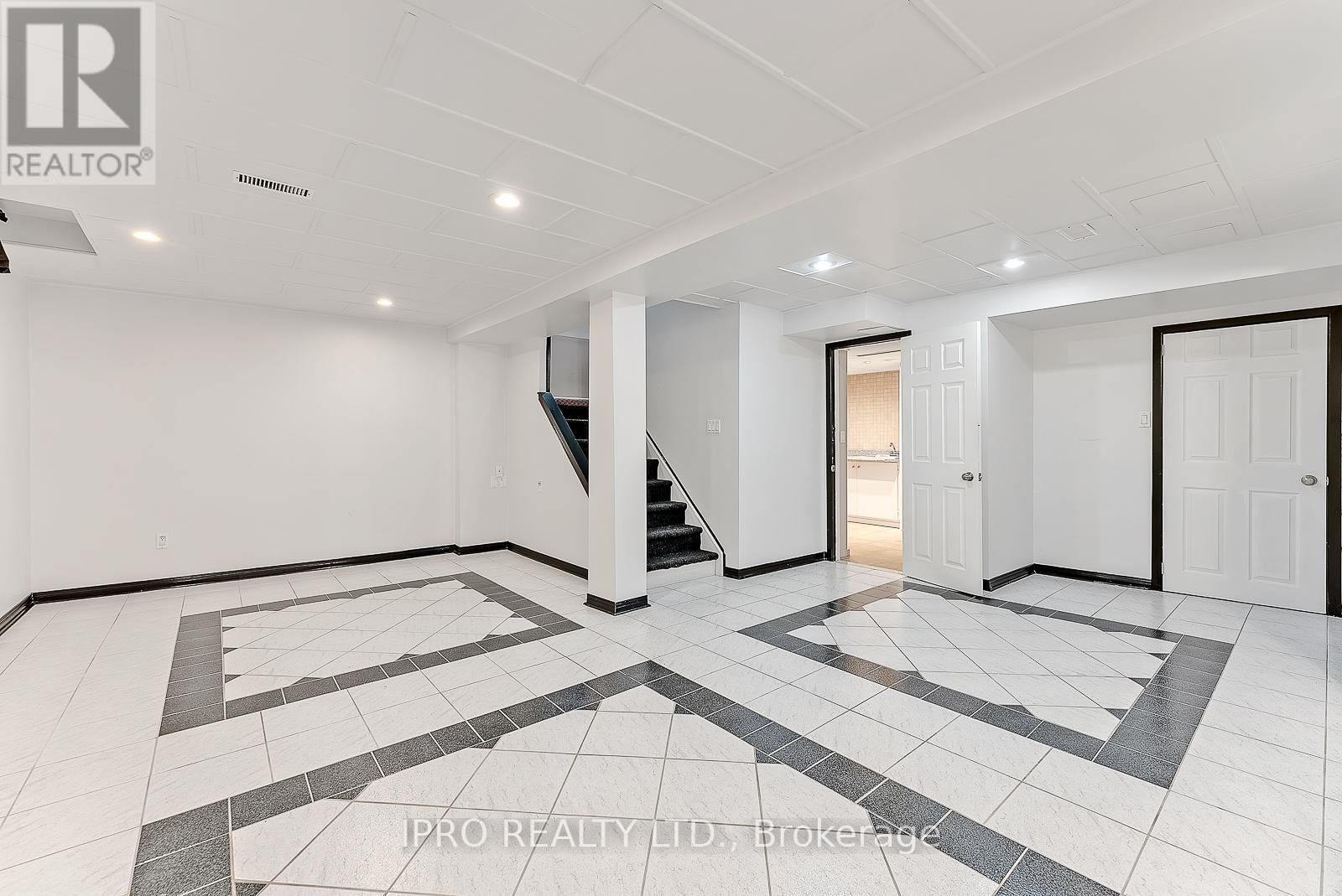 57 NUTTALL ST