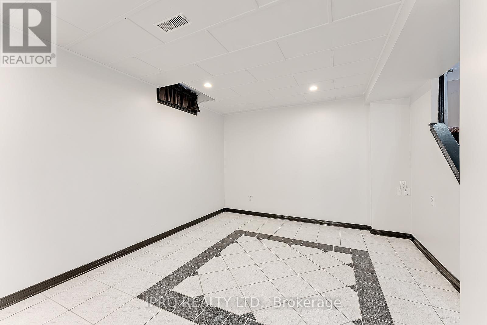 57 NUTTALL ST