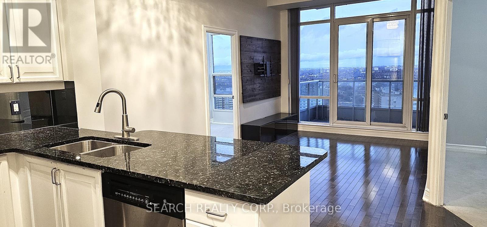 #3008 -1 ELM DR W, #3008