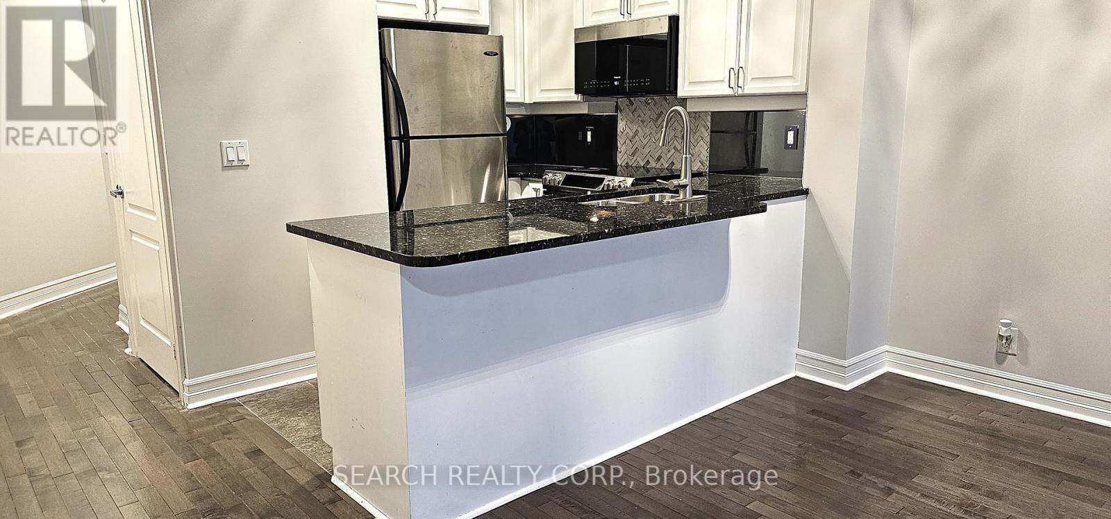 #3008 -1 ELM DR W, #3008