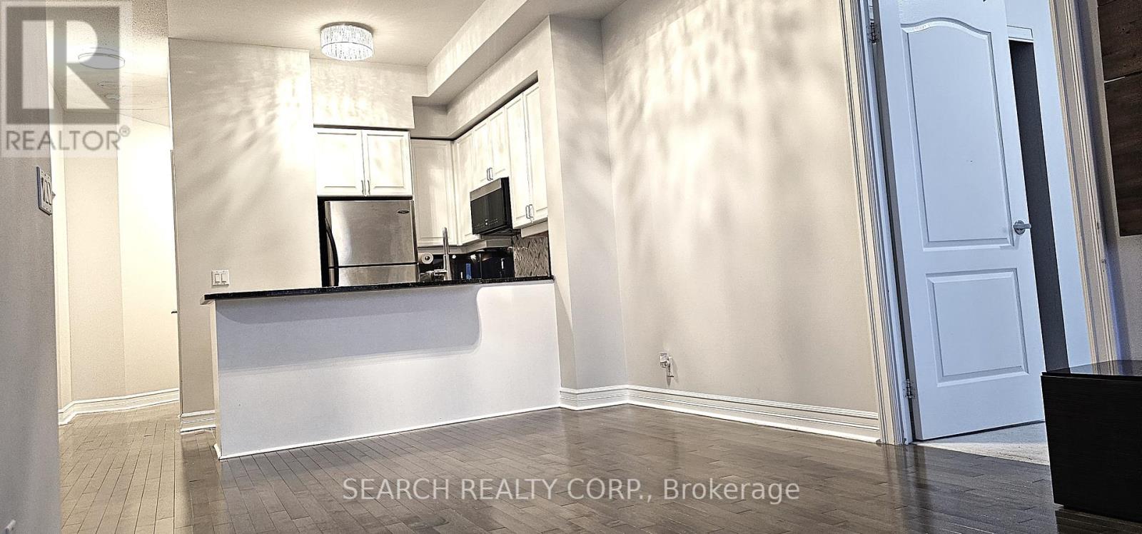 #3008 -1 ELM DR W, #3008