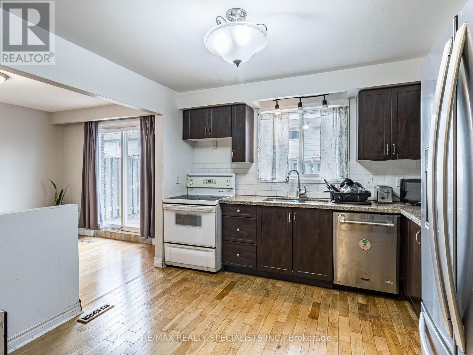 #10 -5475 LAKESHORE RD, #10