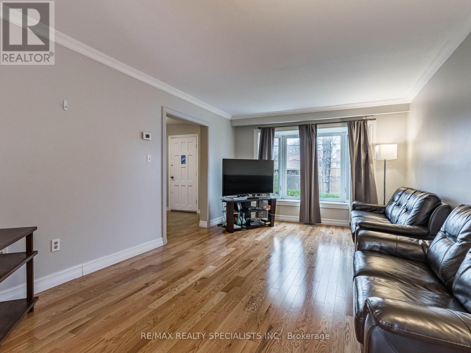 #10 -5475 LAKESHORE RD, #10
