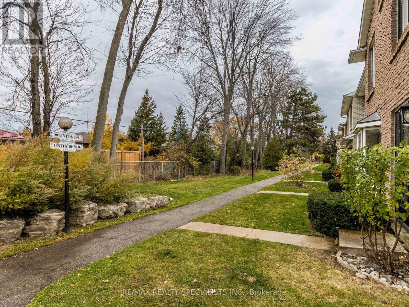 #10 -5475 LAKESHORE RD, #10
