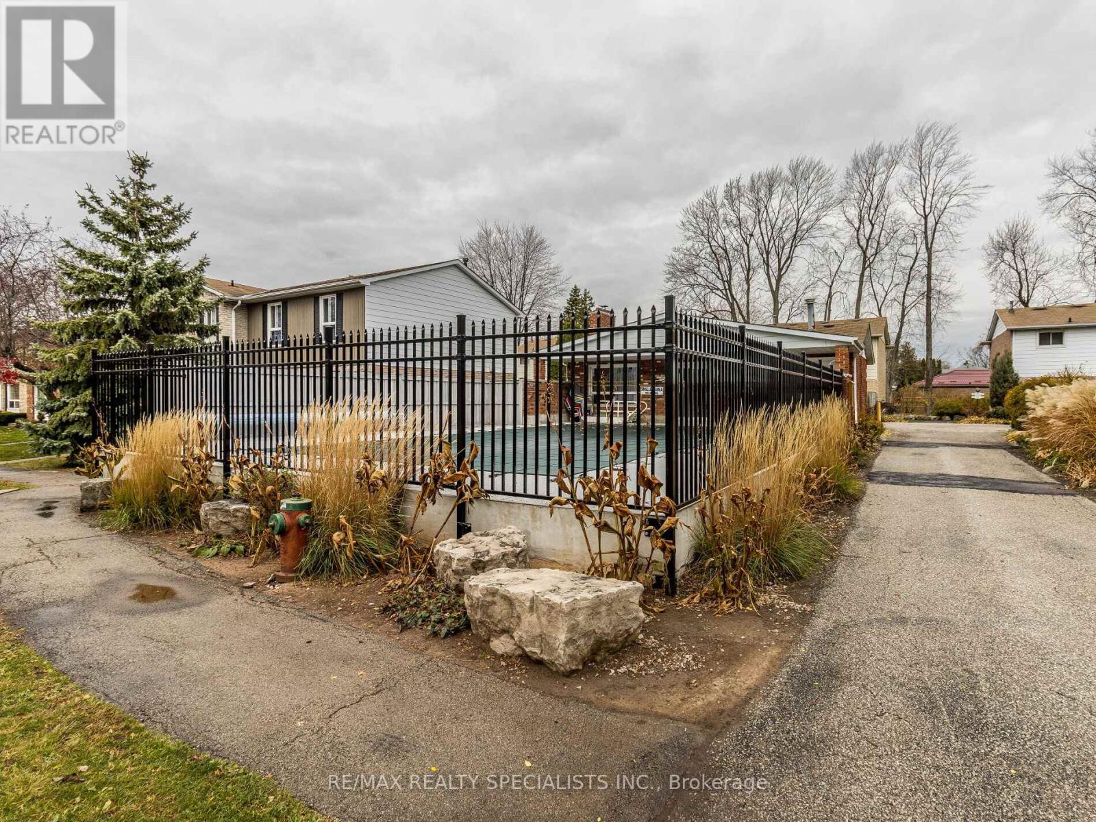 #10 -5475 LAKESHORE RD, #10