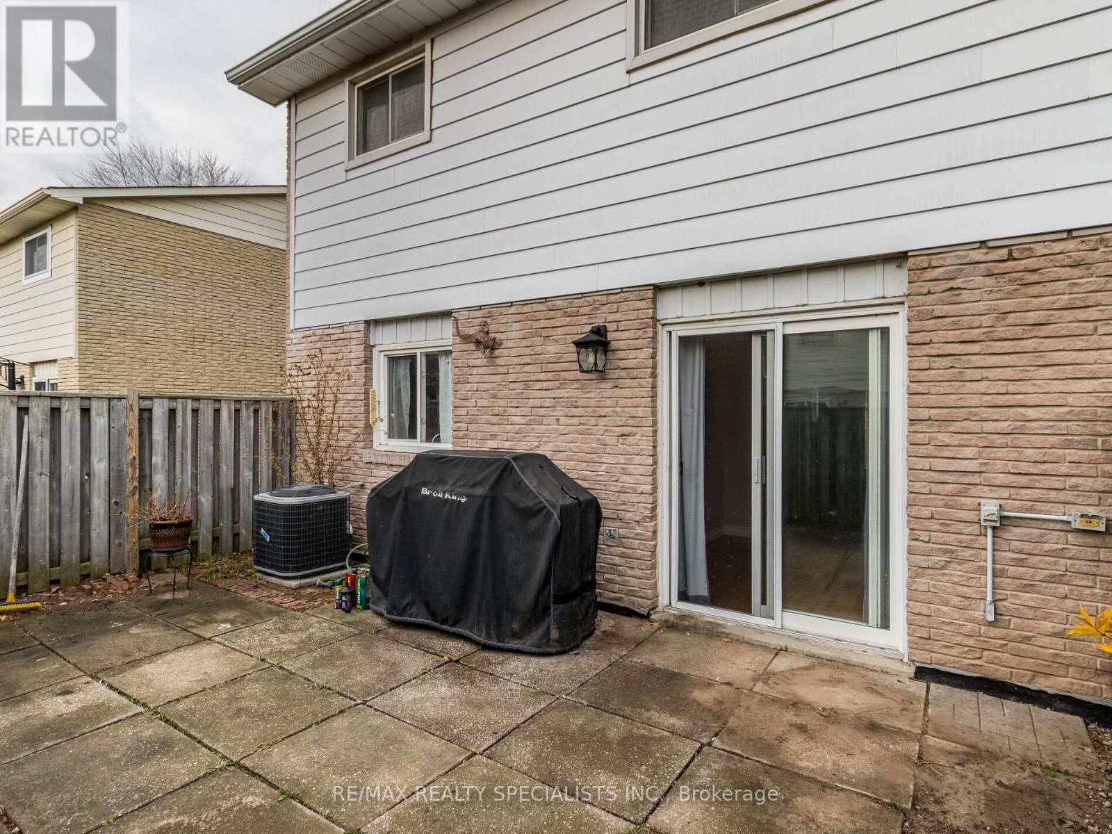#10 -5475 LAKESHORE RD, #10