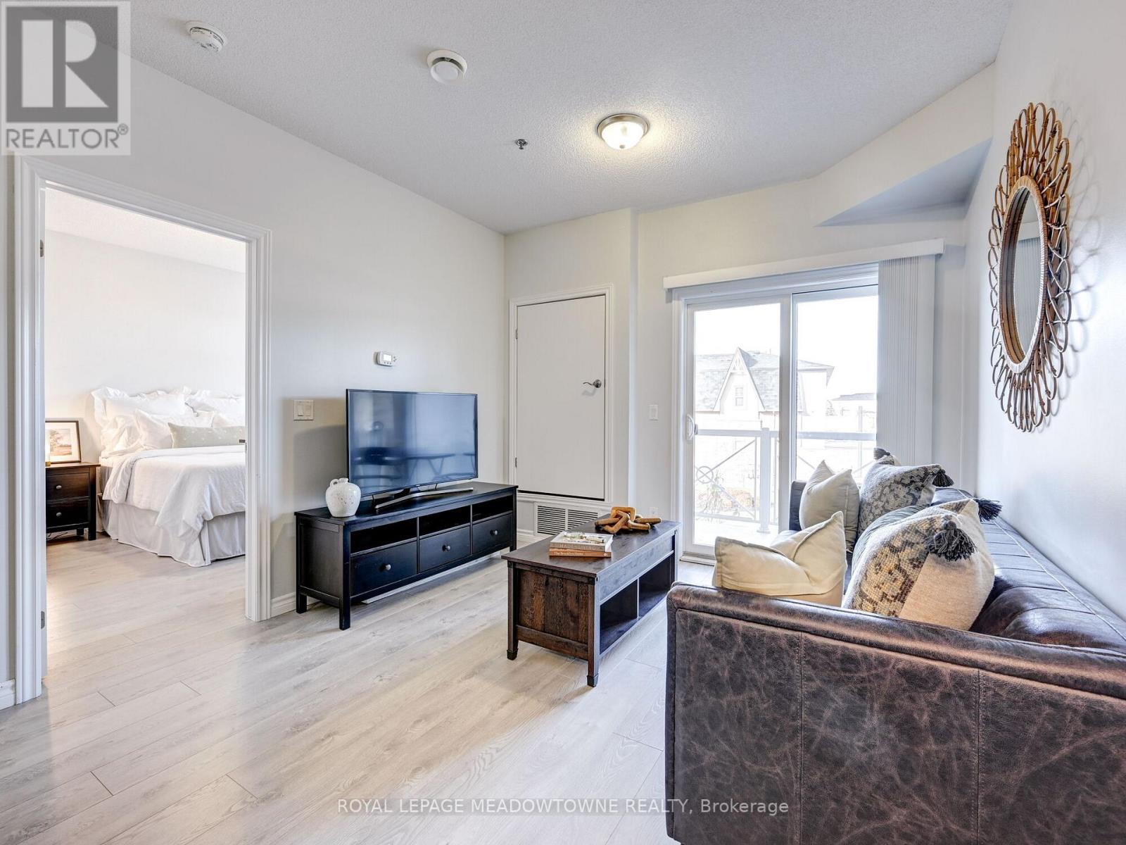 #207 -1360 COSTIGAN RD, #207