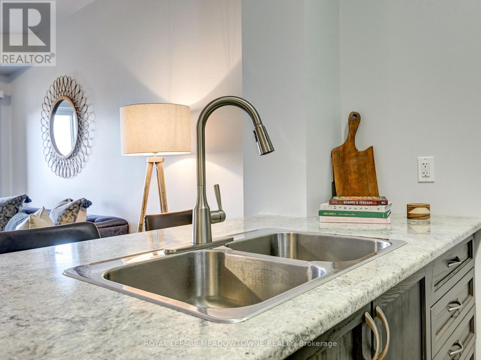 #207 -1360 COSTIGAN RD, #207