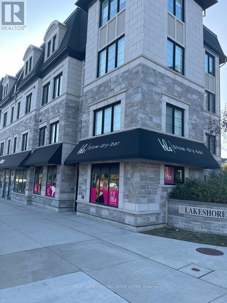 561 LAKESHORE RD E