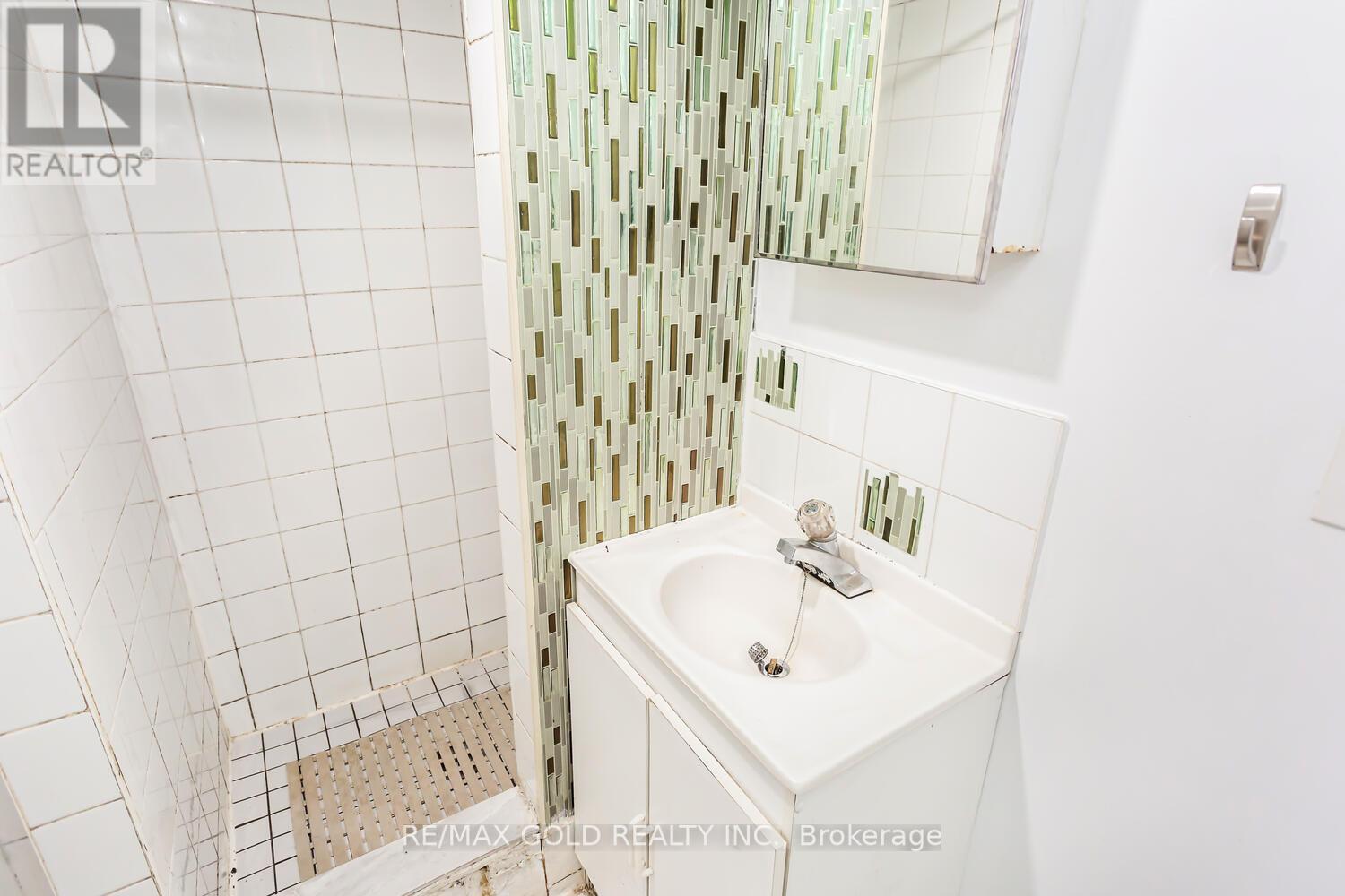 92 TESSLER CRES