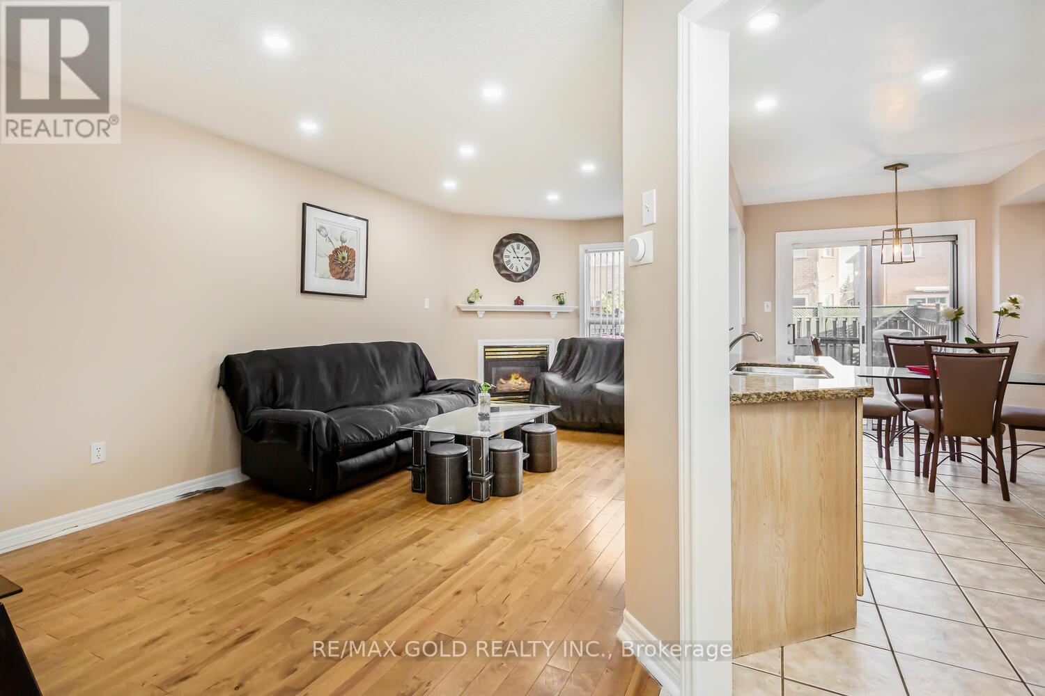 92 TESSLER CRES