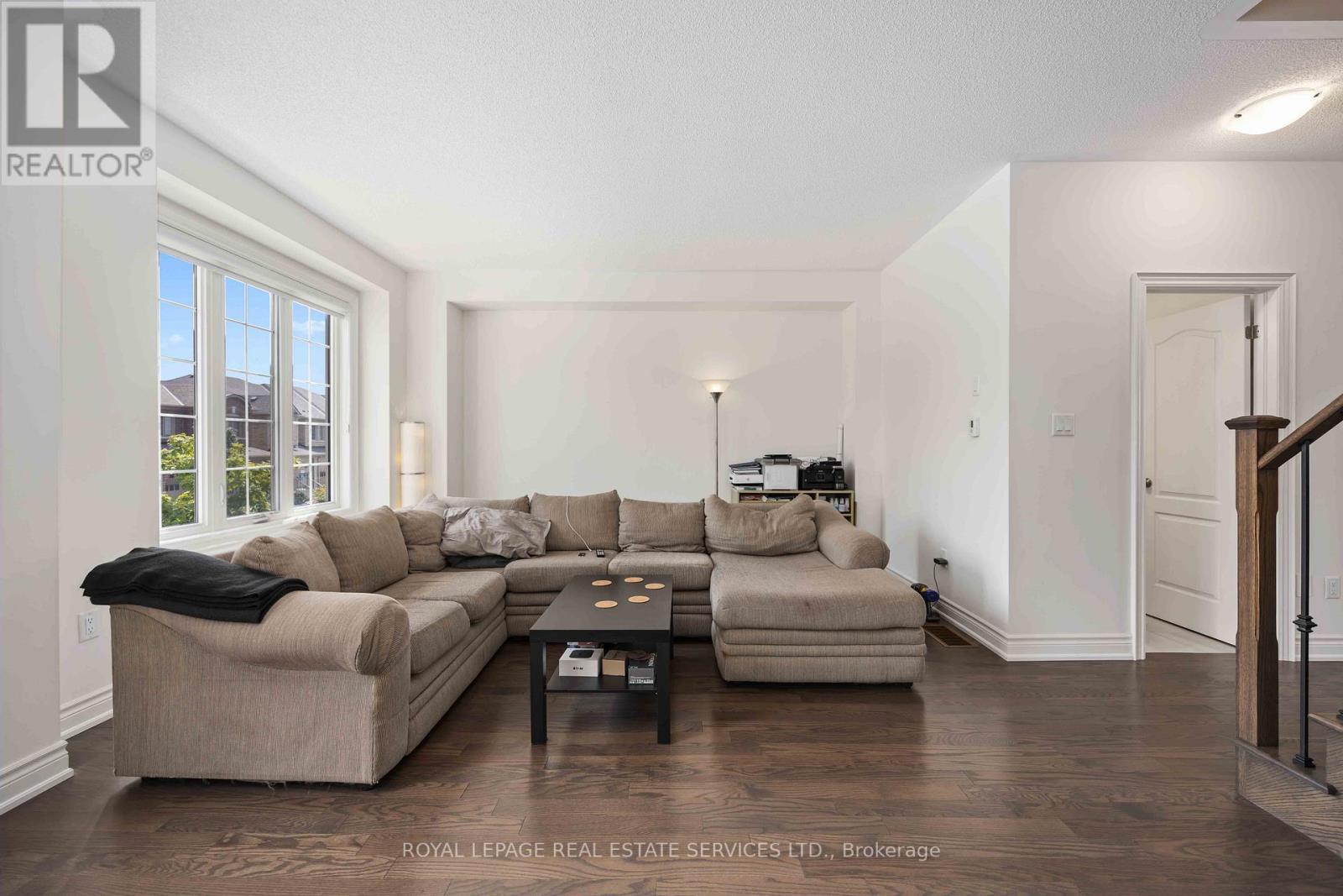 20 BRUSHWOOD DR