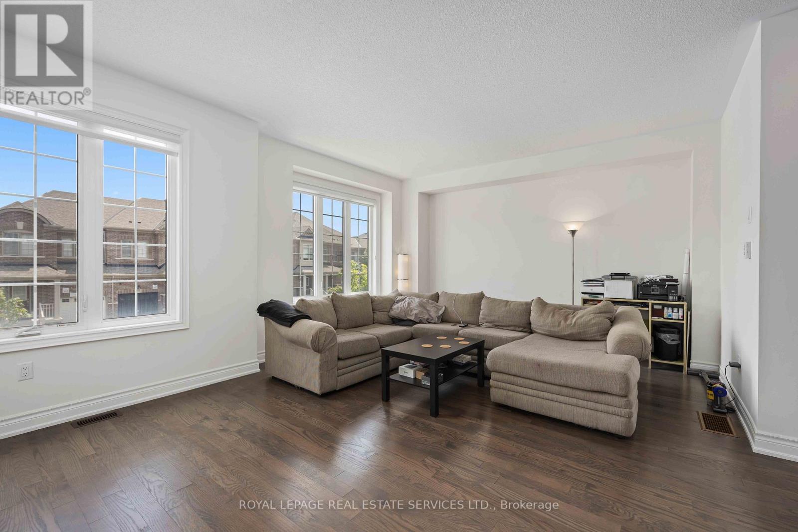 20 BRUSHWOOD DR