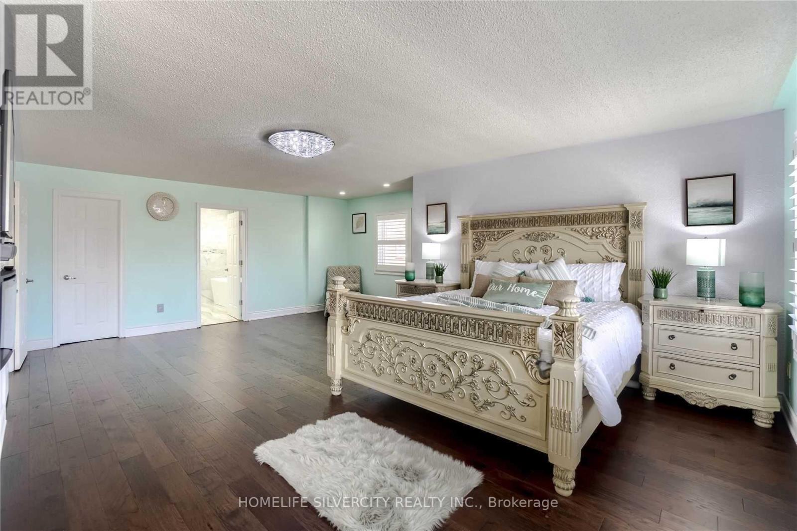 228 FERNFOREST DR