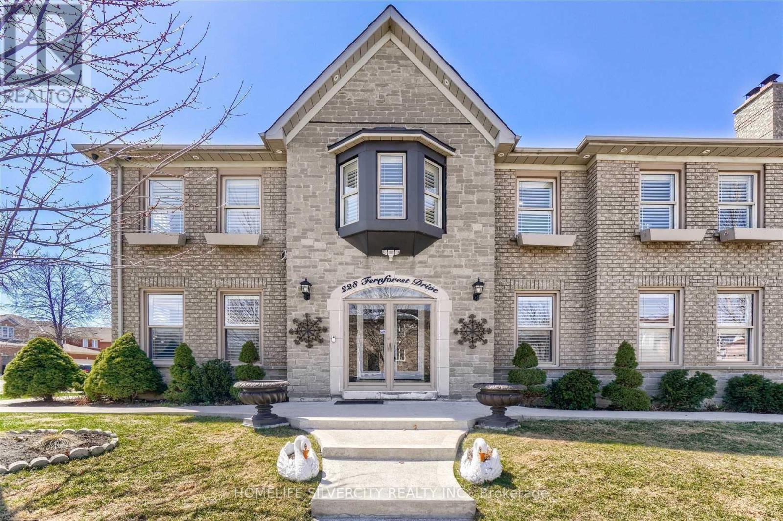 228 FERNFOREST DR