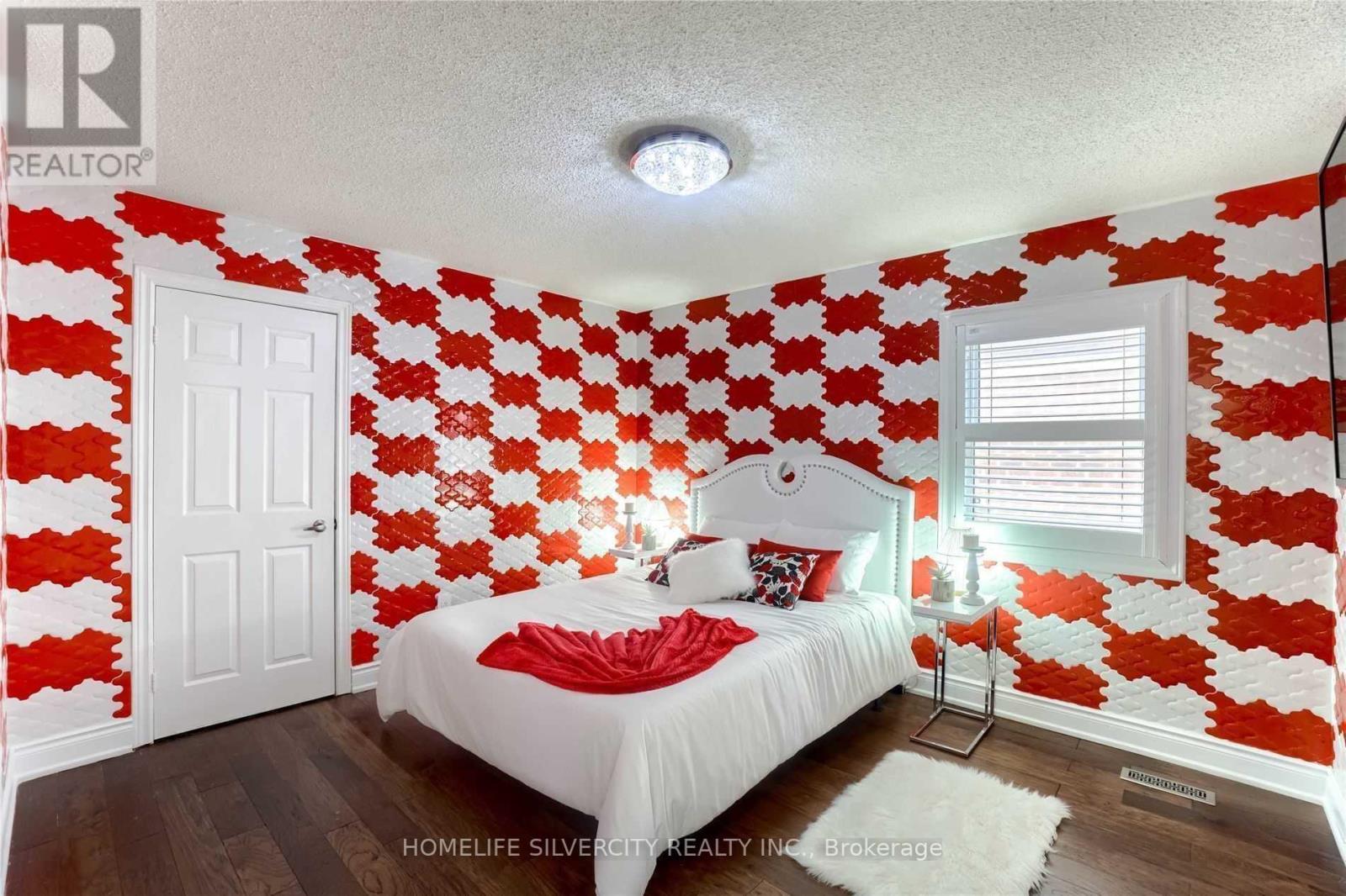 228 FERNFOREST DR