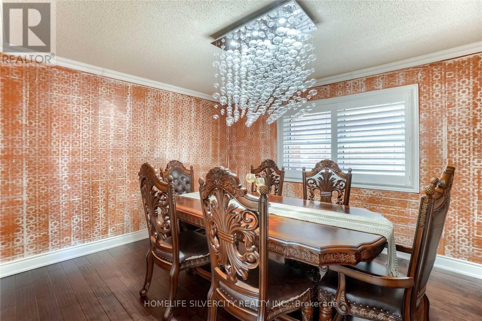 228 FERNFOREST DR