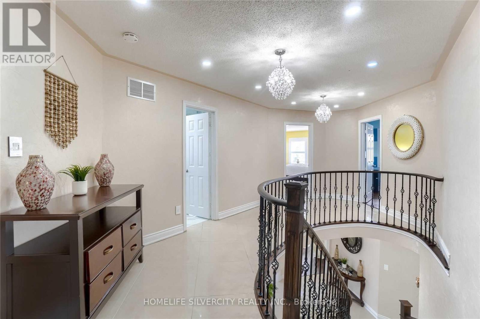 228 FERNFOREST DR