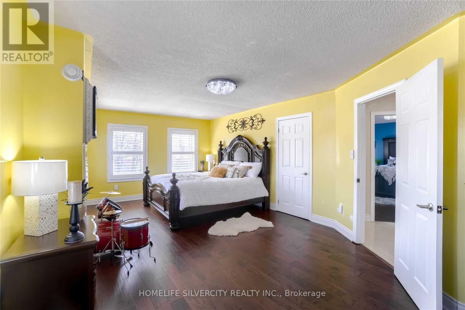 228 FERNFOREST DR