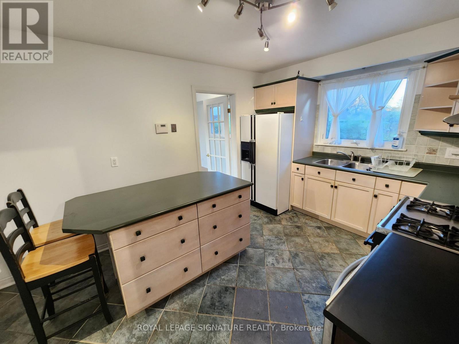 2742 CONSTABLE RD