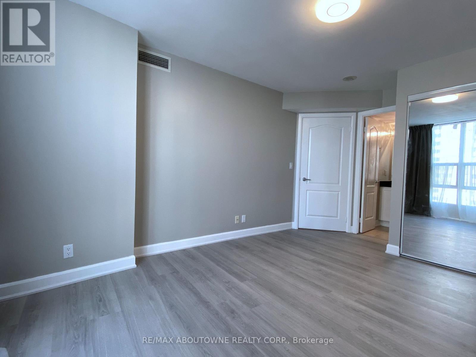 #802 -1 ELM DRIVE DR W, #802