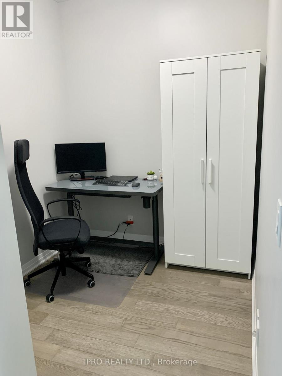 #503 -102 GROVEWOOD COMMON, #503