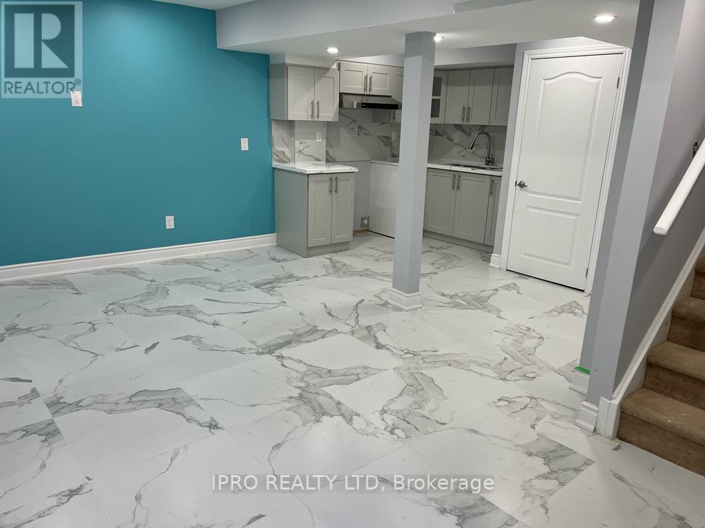 #BSMT -65 SUGARBERRY DR S, #Bsmt