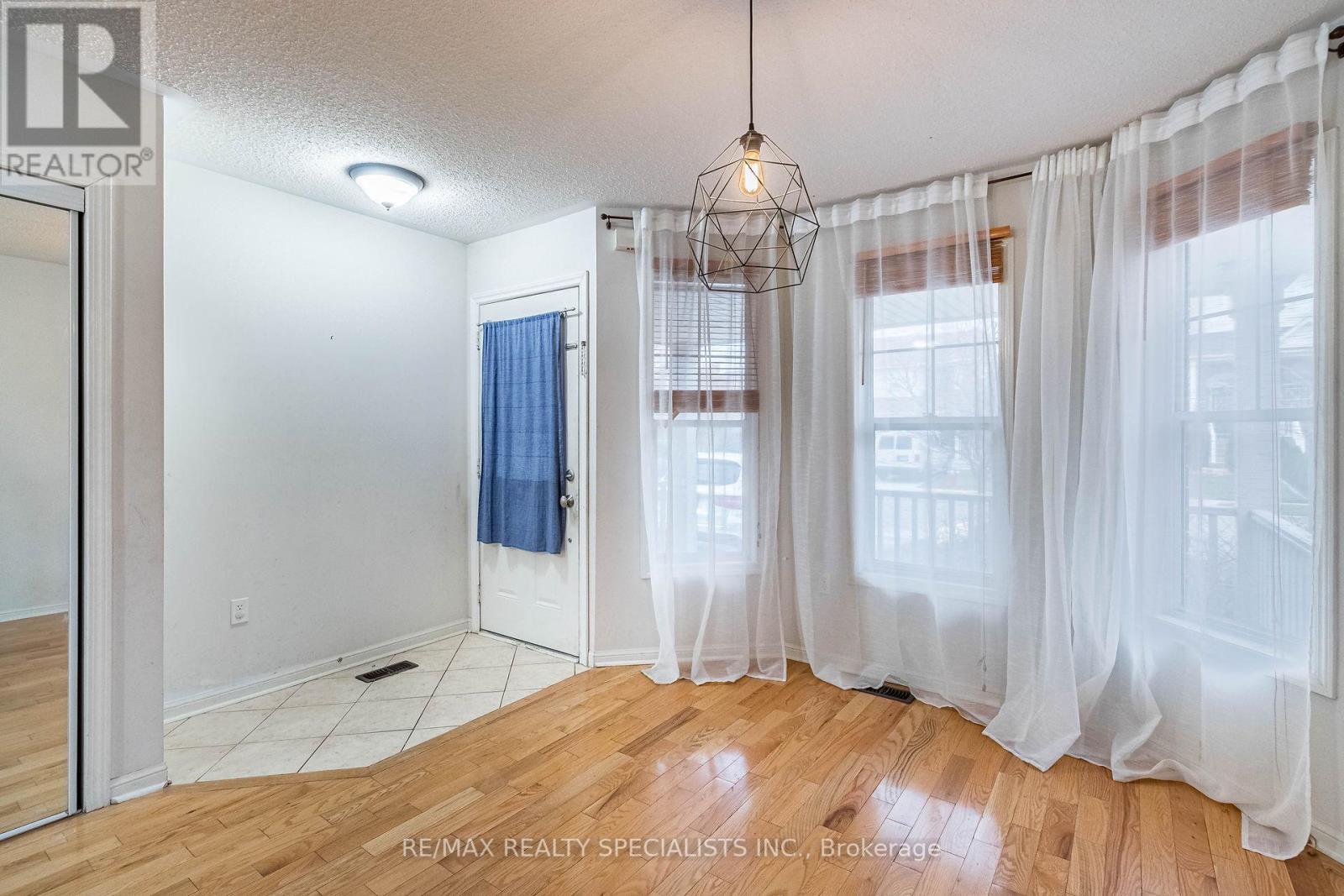 105 DECKER HOLLOW CIRC