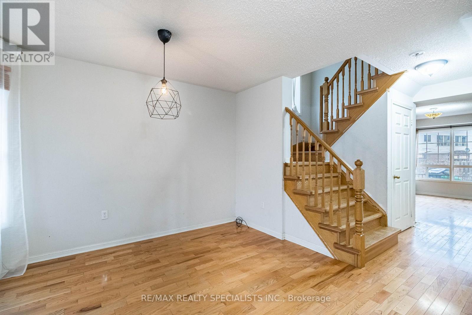 105 DECKER HOLLOW CIRC