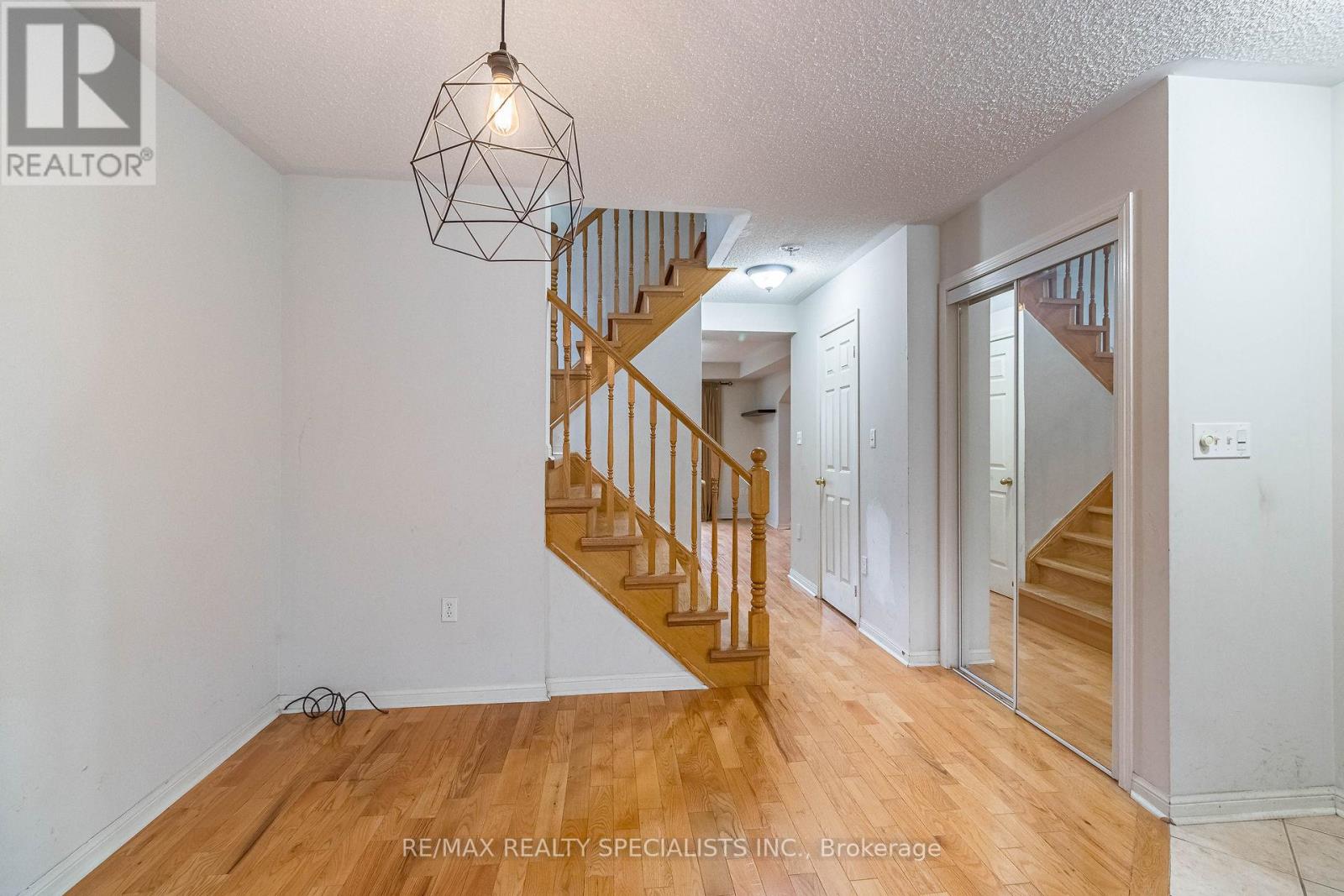 105 DECKER HOLLOW CIRC