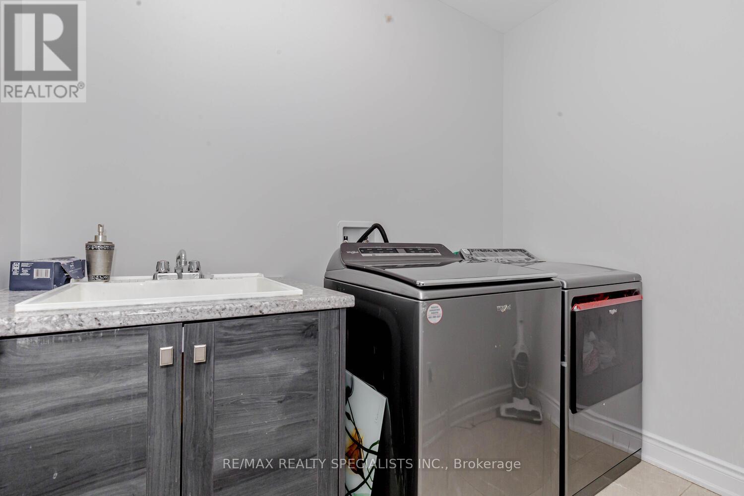 48 THORNVALLEY TERR