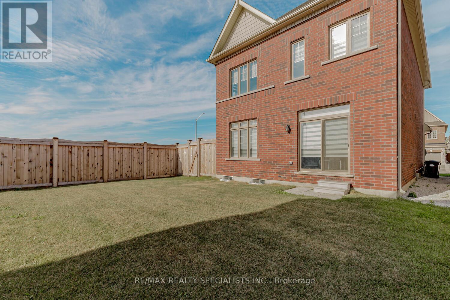 48 THORNVALLEY TERR