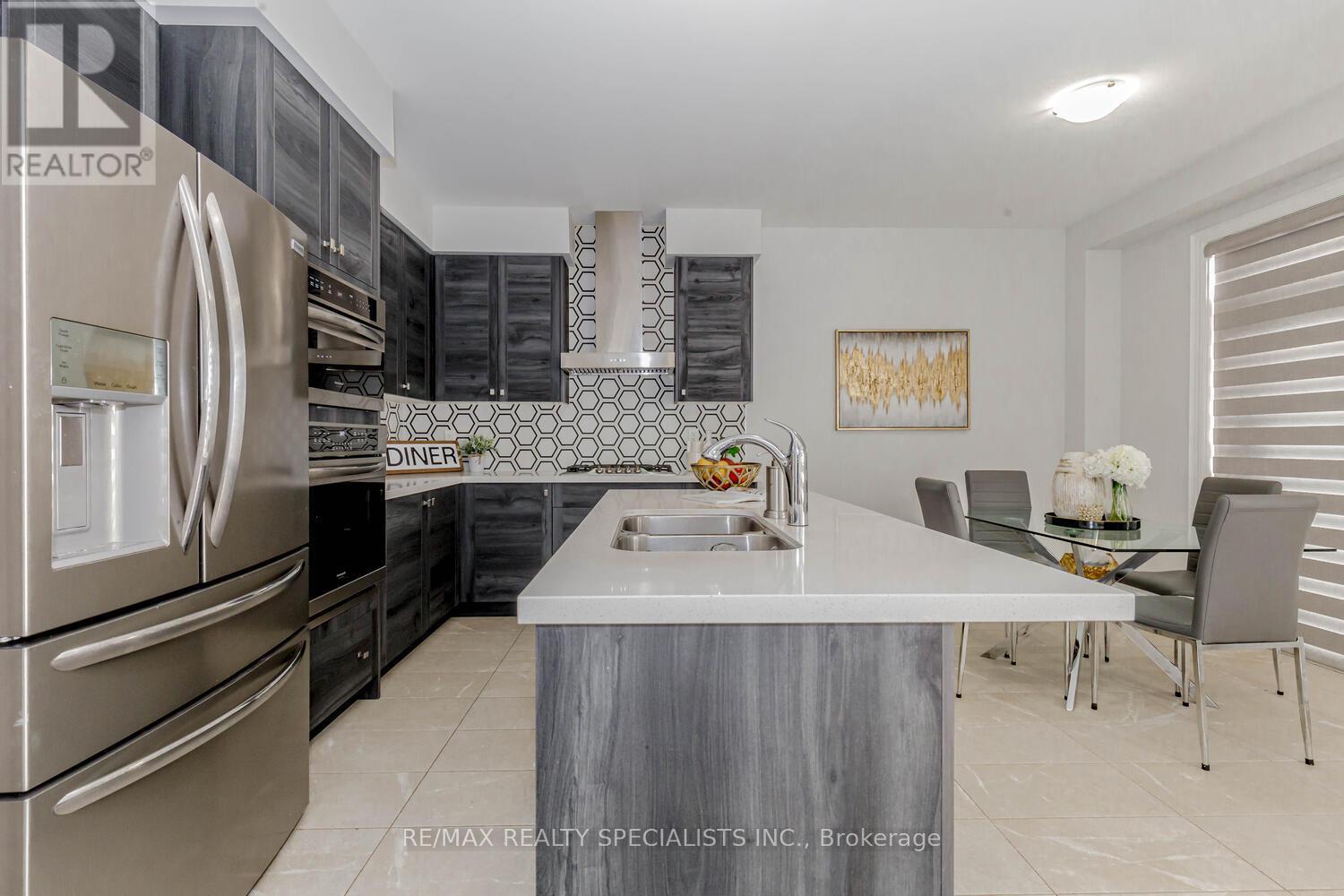 48 THORNVALLEY TERR