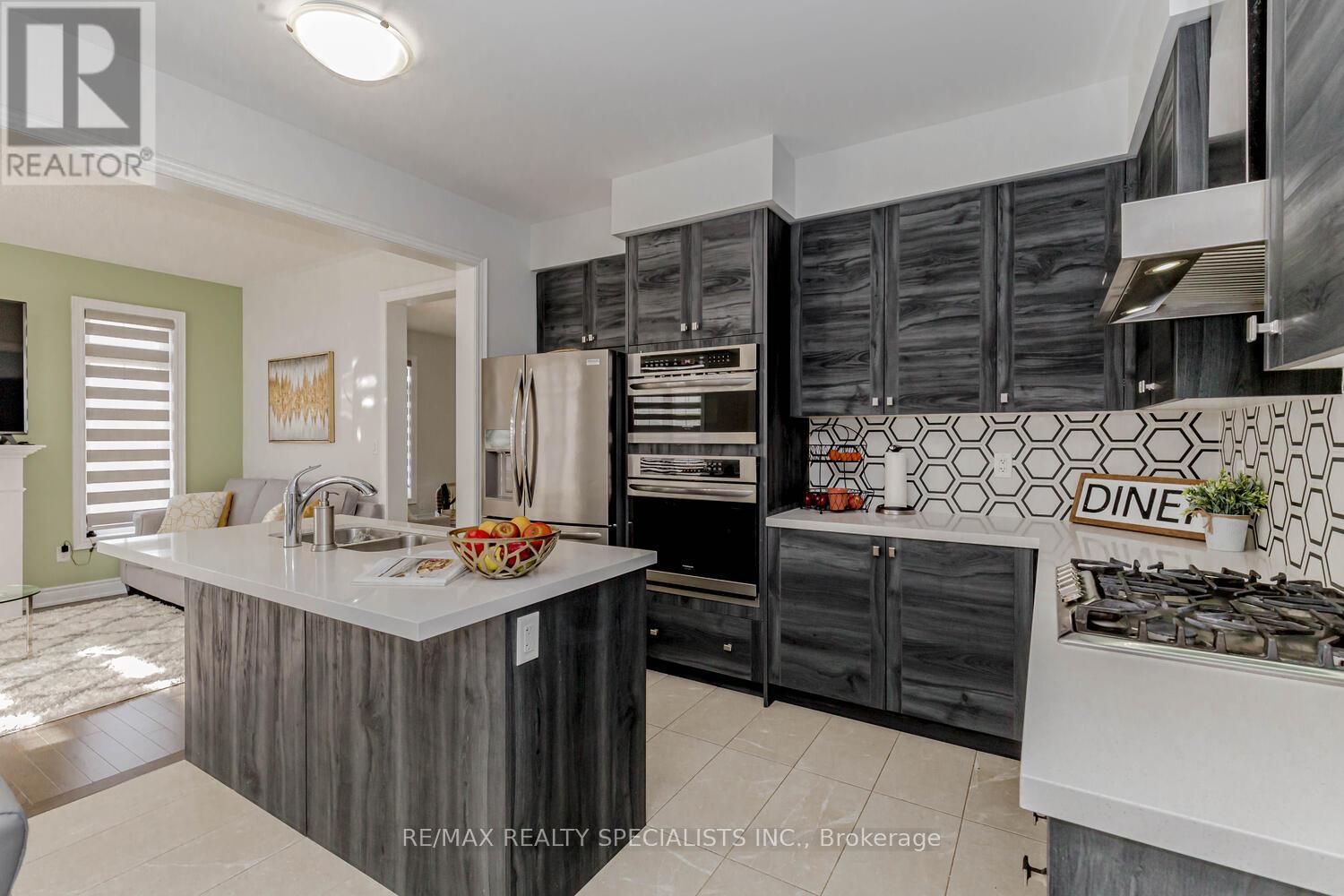 48 THORNVALLEY TERR