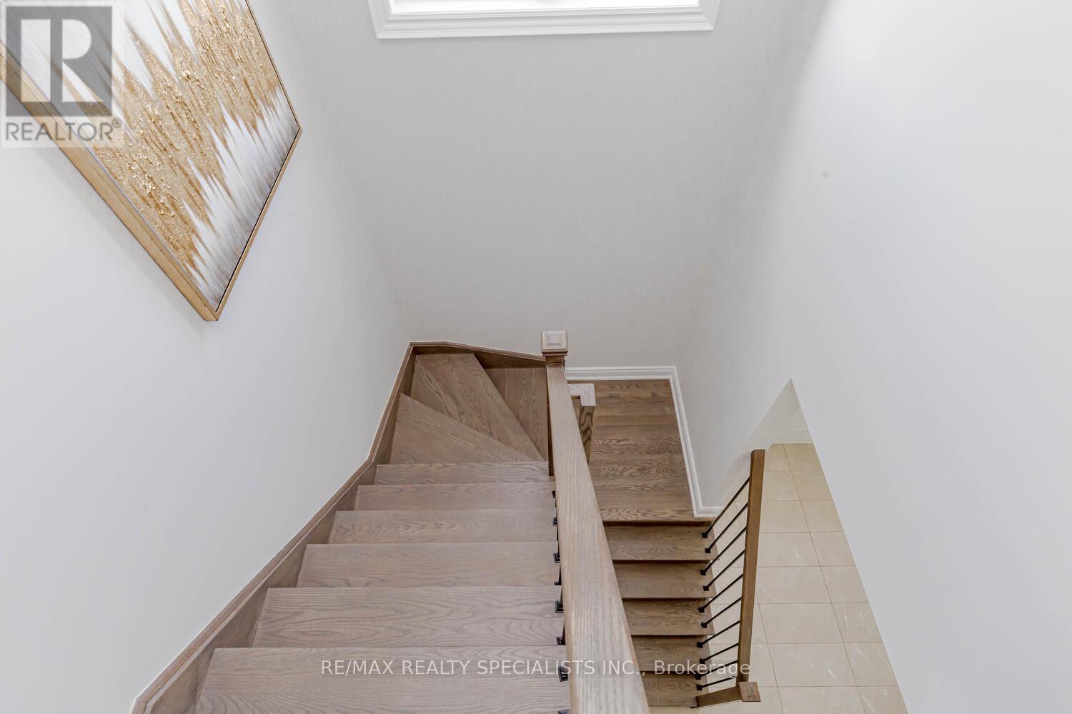 48 THORNVALLEY TERR