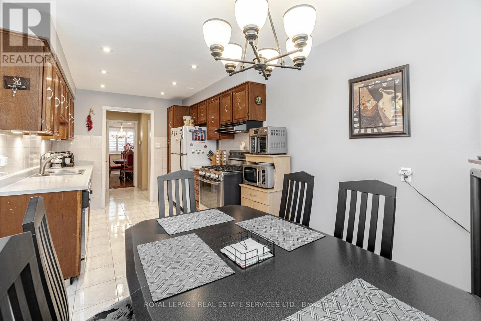 1195 MELTON DR