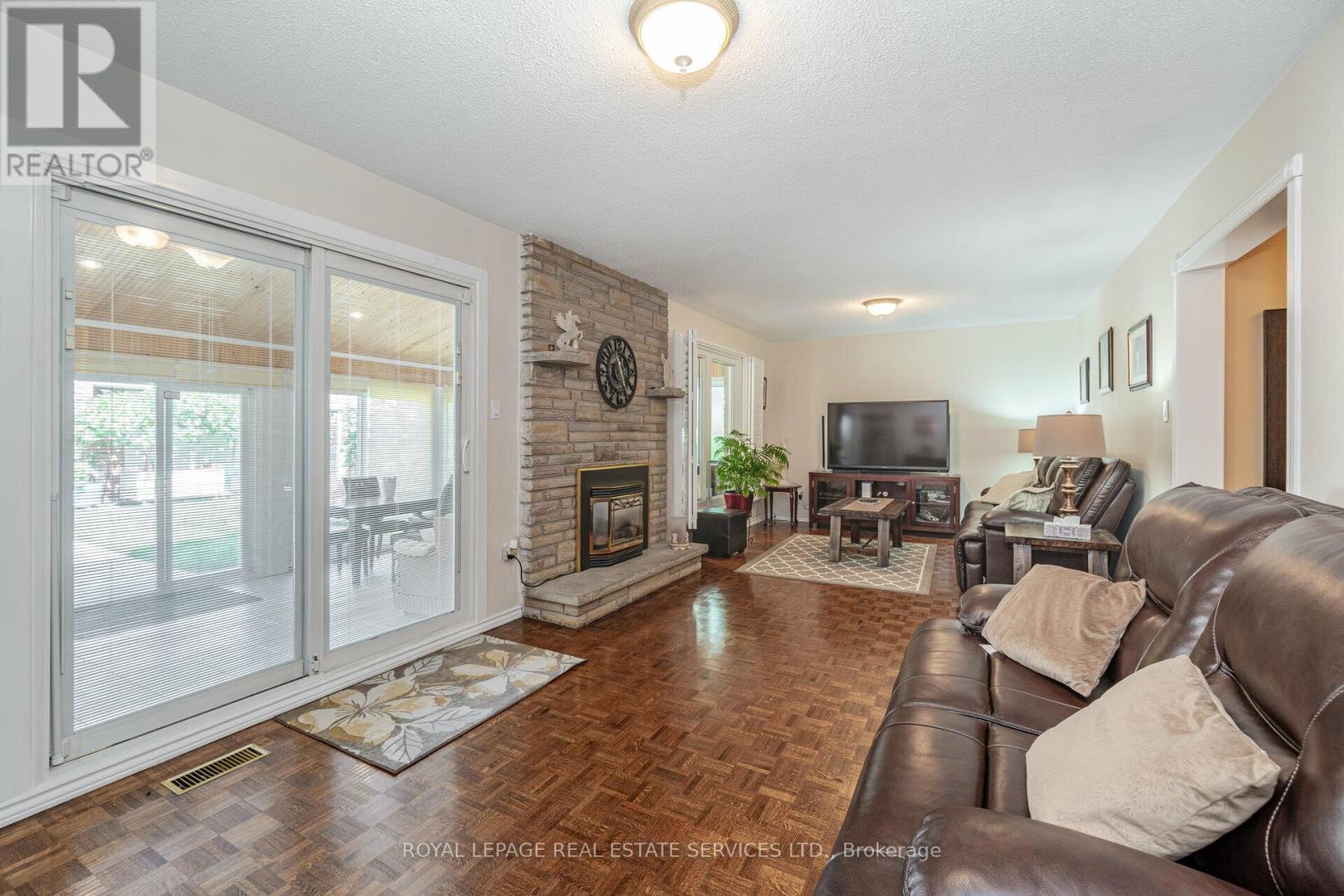 1195 MELTON DR