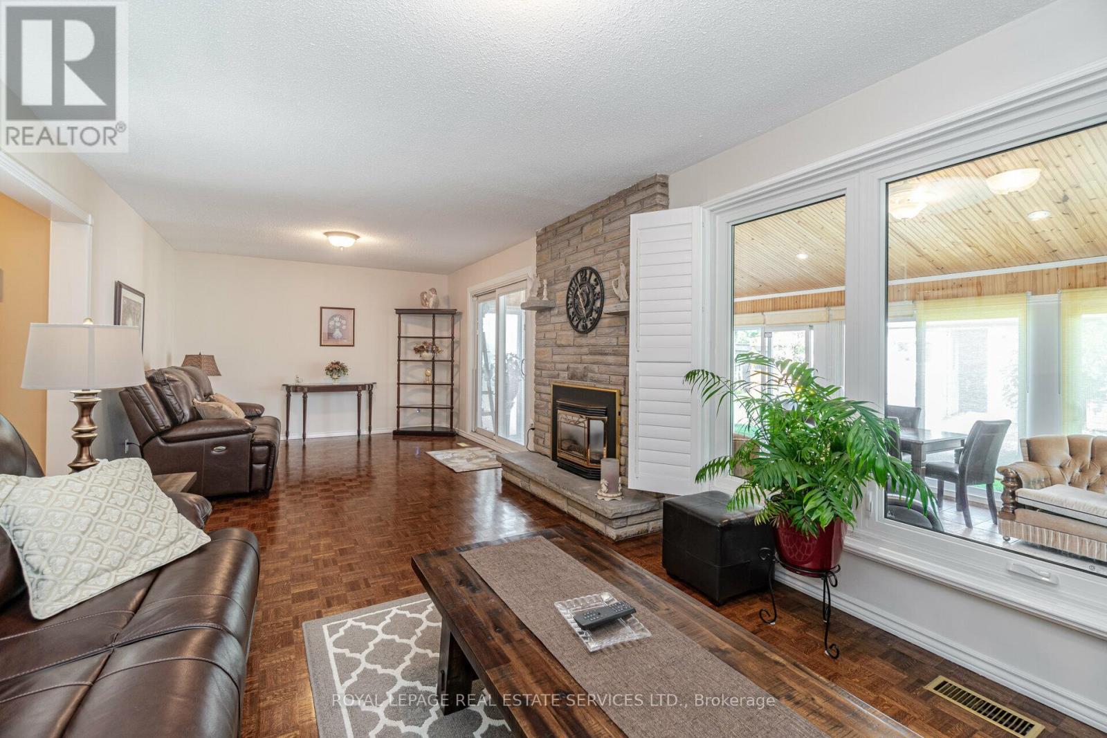 1195 MELTON DR