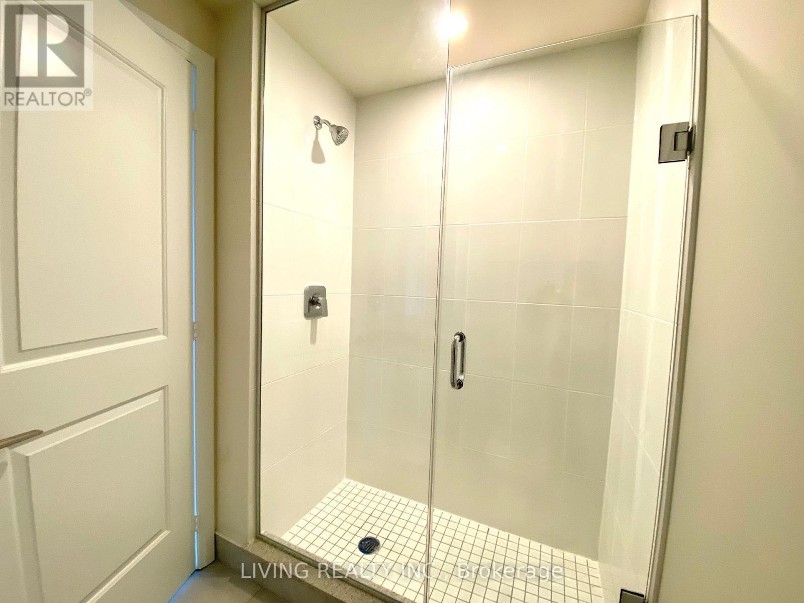 #818 -35 WATERGARDEN DR, #818