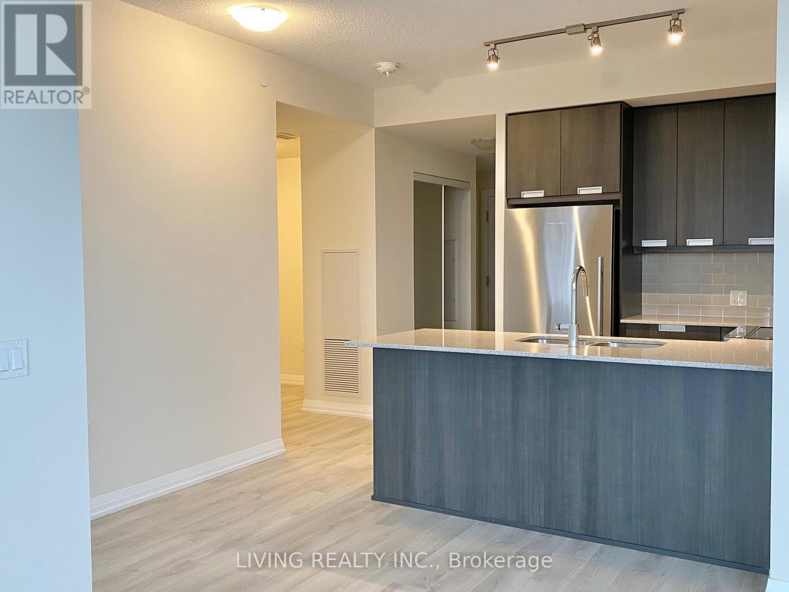 #818 -35 WATERGARDEN DR, #818