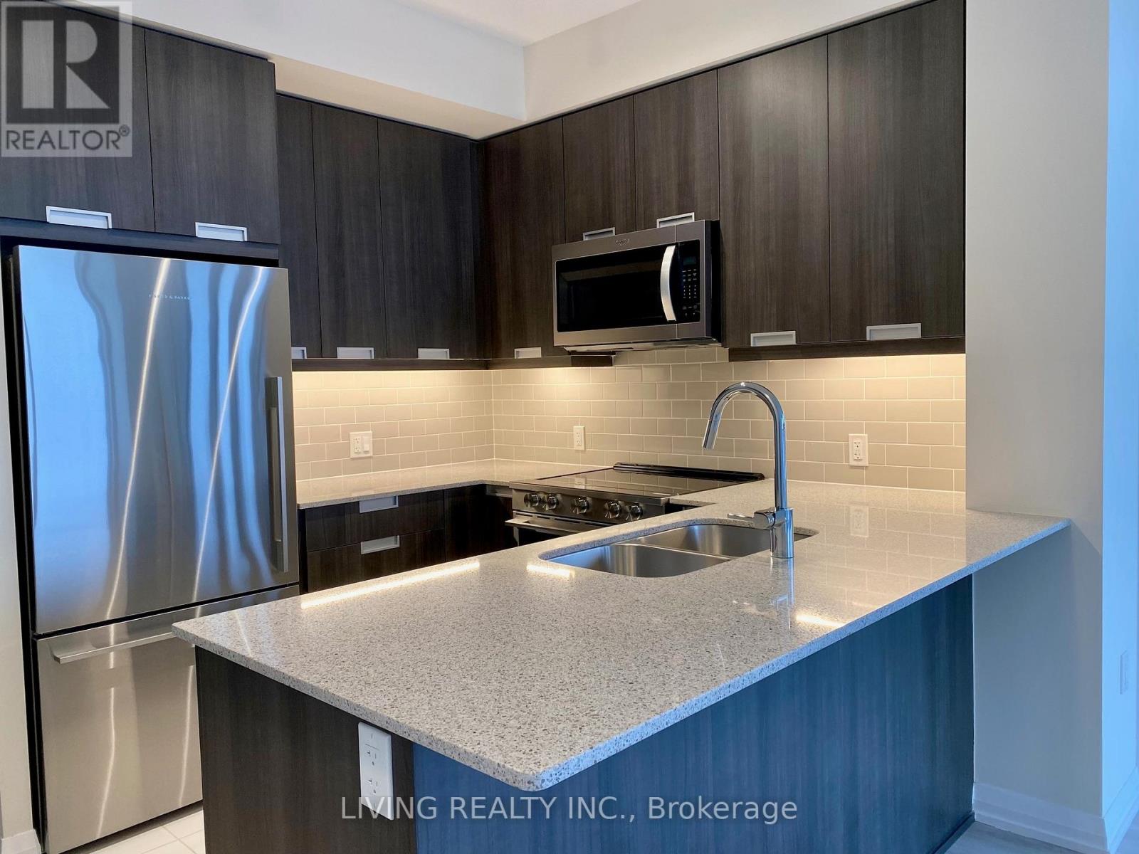 #818 -35 WATERGARDEN DR, #818