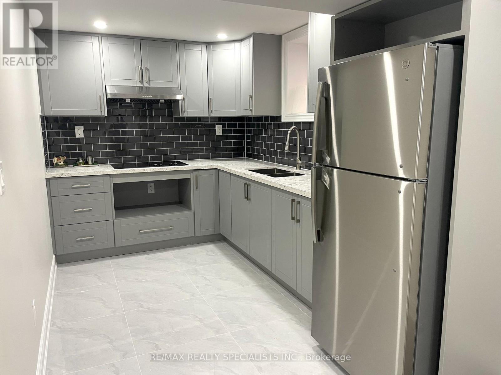 #LOWER -24 MICARTA AVE, #Lower