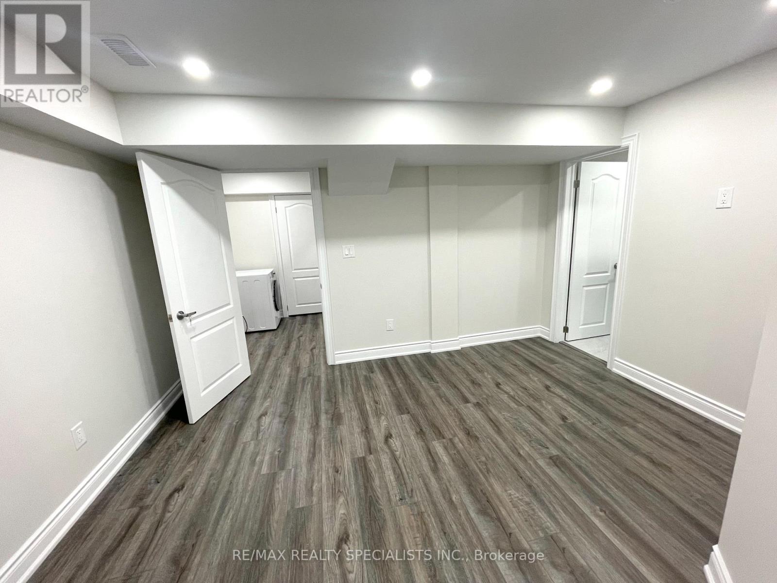 #LOWER -24 MICARTA AVE, #Lower