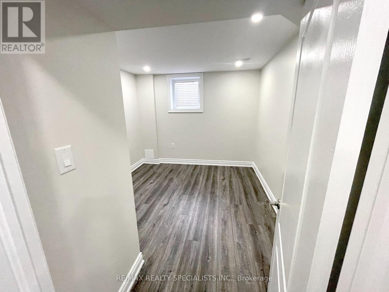 #LOWER -24 MICARTA AVE, #Lower