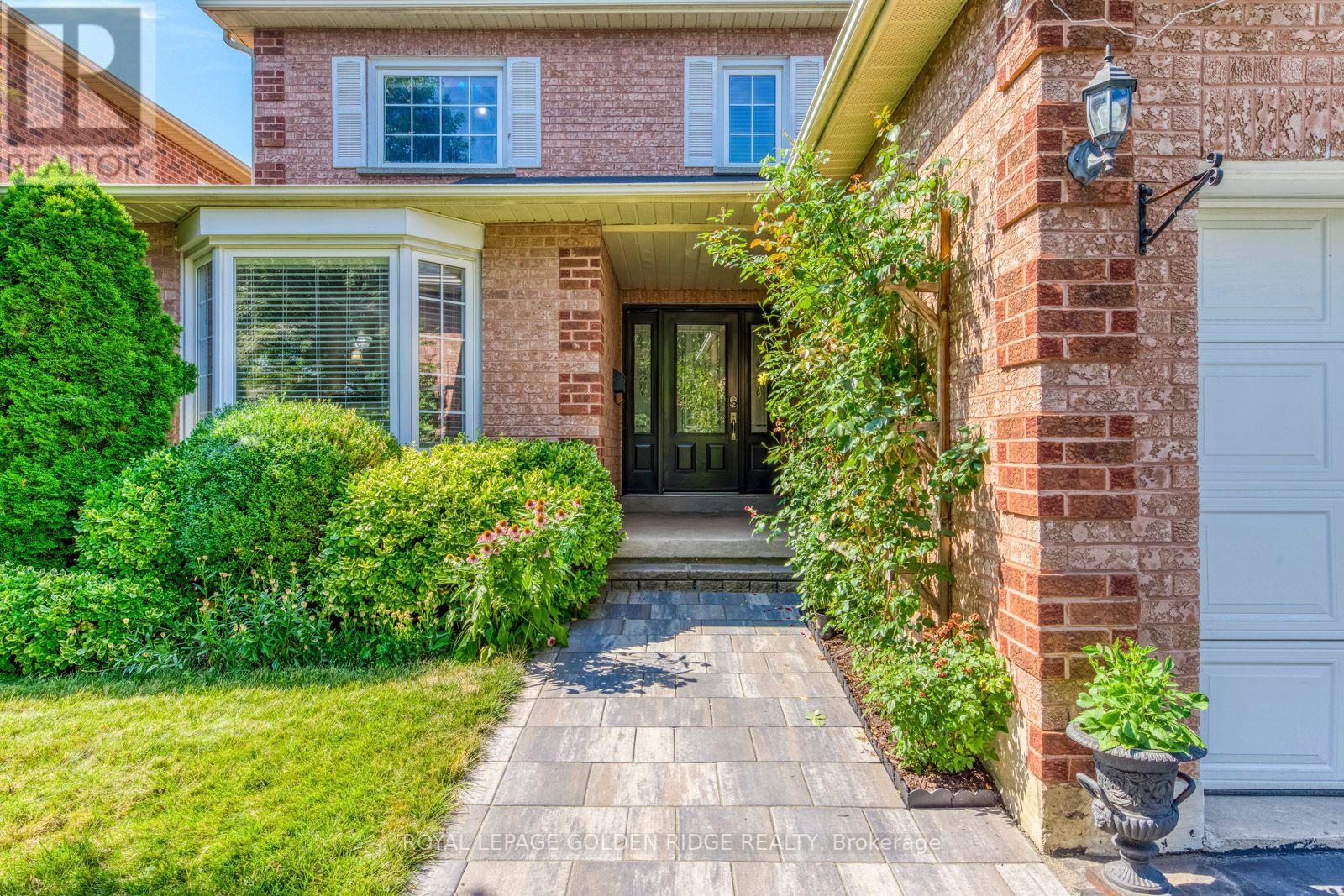 2719 ROSEWOOD LANE