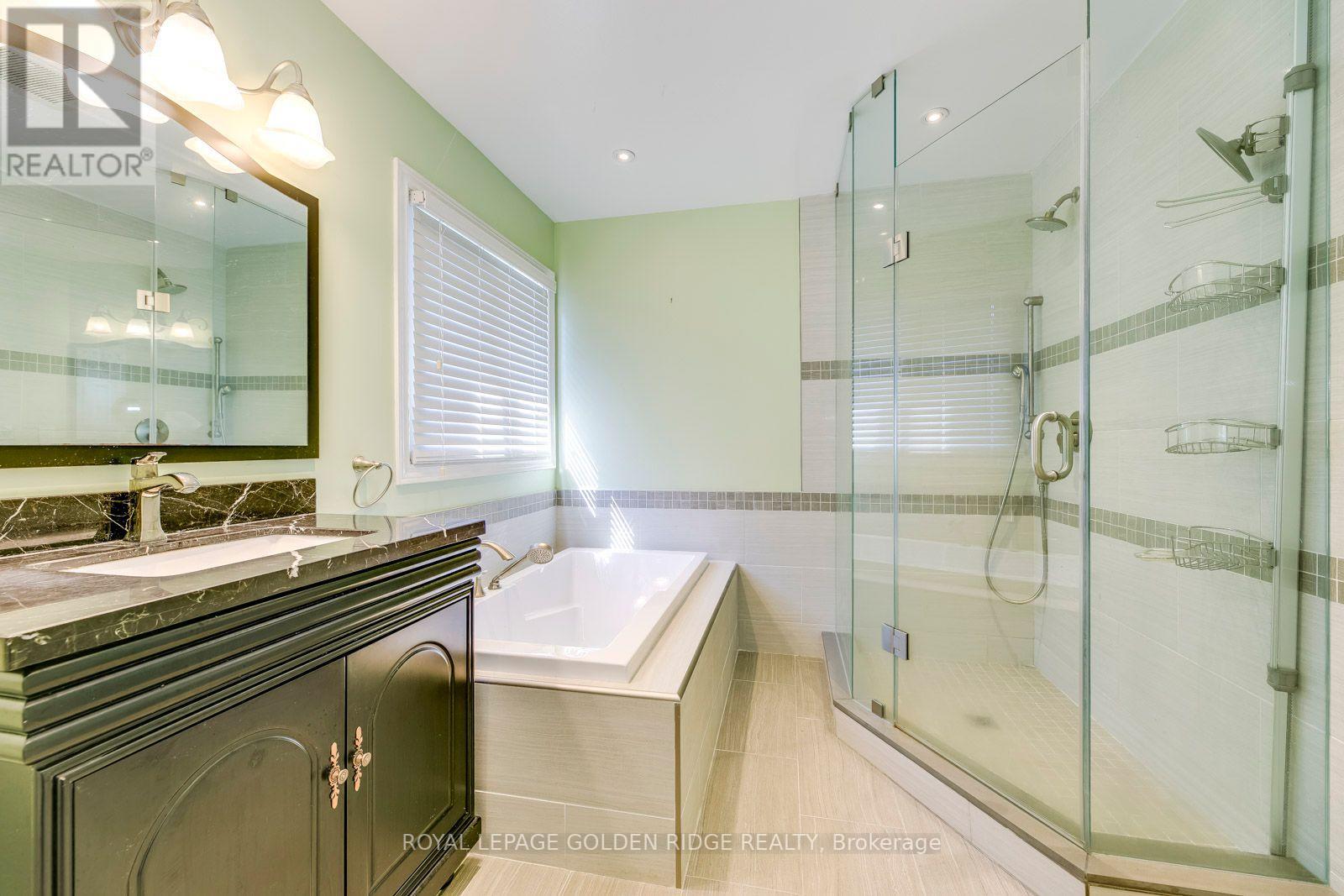 2719 ROSEWOOD LANE