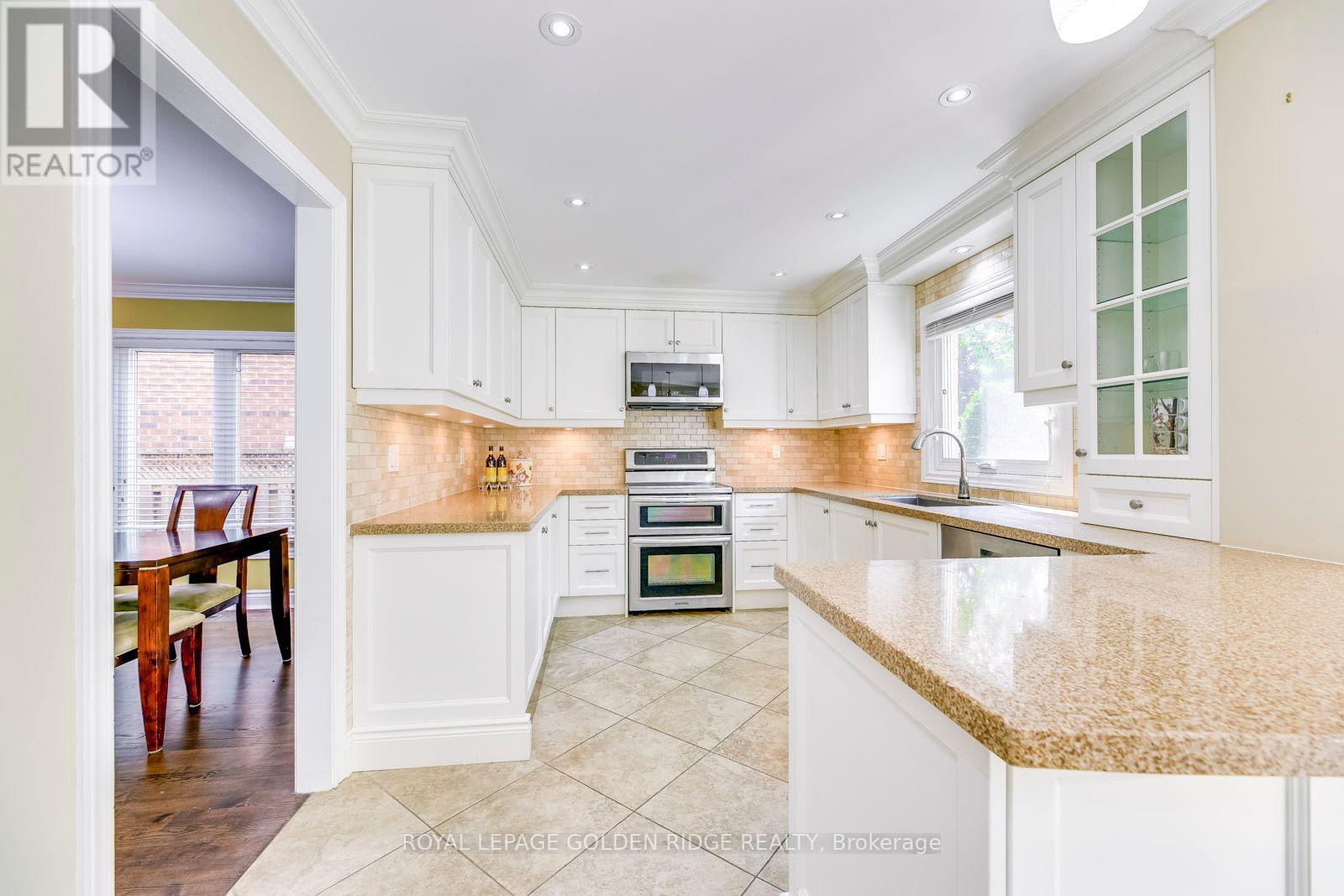 2719 ROSEWOOD LANE