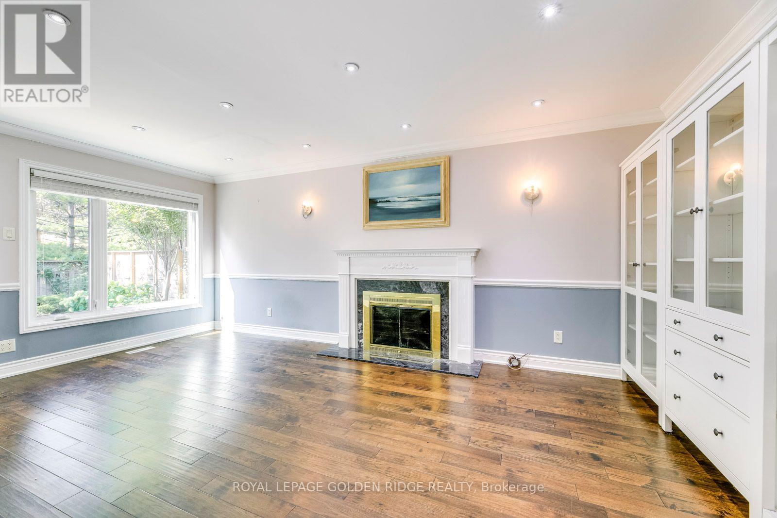 2719 ROSEWOOD LANE