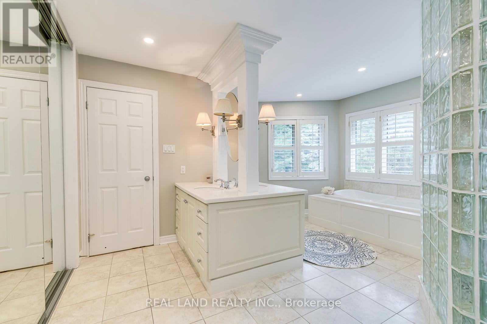 341 ACACIA CRT