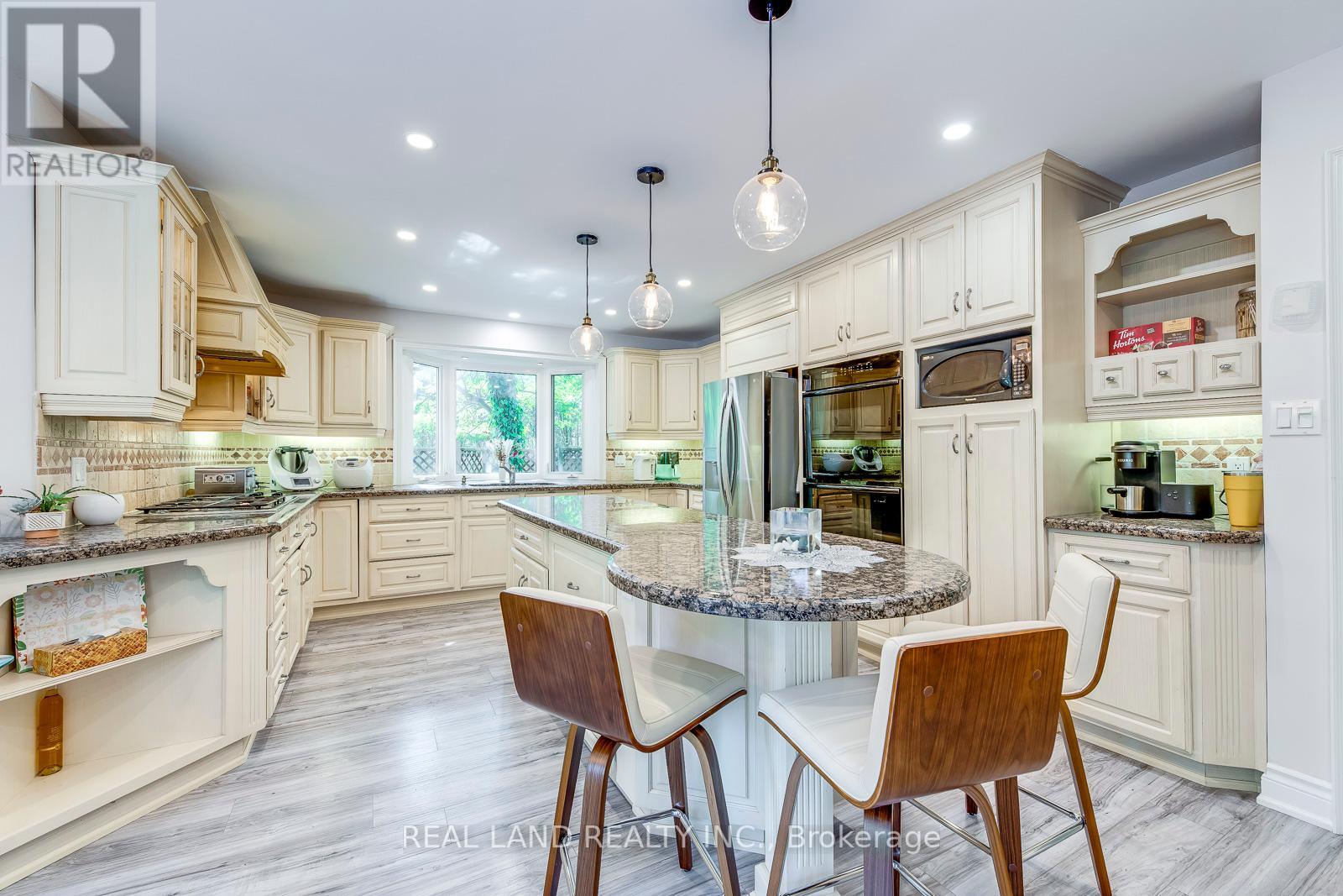 341 ACACIA CRT